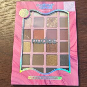 Nudes Eyeshadow Palette - 24 Vibrant Shades
